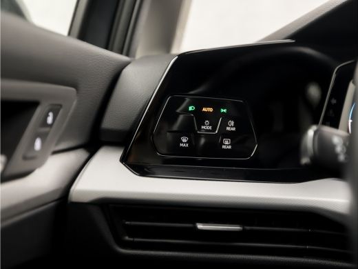 Volkswagen Golf 1.0 TSI Sportline (APPLE CARPLAY, GROOT NAVI, PARKEERSENSOREN, KEYLESS, GETINT GLAS, SPORTSTOELEN... ActivLease financial lease