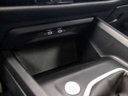 Volkswagen Golf 1.0 TSI Sportline (APPLE CARPLAY, GROOT NAVI, PARKEERSENSOREN, KEYLESS, GETINT GLAS, SPORTSTOELEN... ActivLease financial lease