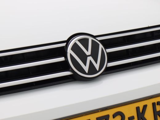 Volkswagen Touran 1.5 TSi 150 Pk Automaat R-Line 7-Pers | Trekhaak | Adaptive Cruise | Camera | Carplay | Climate C... ActivLease financial lease