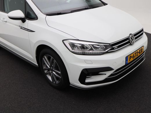 Volkswagen Touran 1.5 TSi 150 Pk Automaat R-Line 7-Pers | Trekhaak | Adaptive Cruise | Camera | Carplay | Climate C... ActivLease financial lease