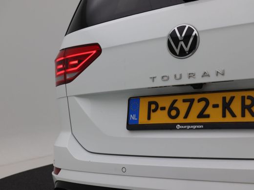 Volkswagen Touran 1.5 TSi 150 Pk Automaat R-Line 7-Pers | Trekhaak | Adaptive Cruise | Camera | Carplay | Climate C... ActivLease financial lease