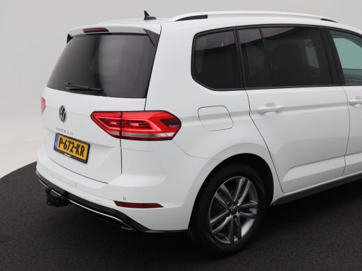 Volkswagen Touran 1.5 TSi 150 Pk Automaat R-Line 7-Pers | Trekhaak | Adaptive Cruise | Camera | Carplay | Climate C... ActivLease financial lease