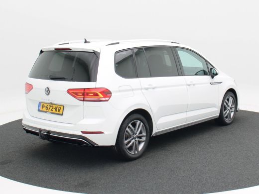 Volkswagen Touran 1.5 TSi 150 Pk Automaat R-Line 7-Pers | Trekhaak | Adaptive Cruise | Camera | Carplay | Climate C... ActivLease financial lease