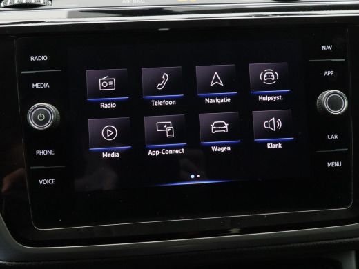 Volkswagen Touran 1.5 TSi 150 Pk Automaat R-Line 7-Pers | Trekhaak | Adaptive Cruise | Camera | Carplay | Climate C... ActivLease financial lease