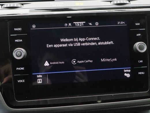 Volkswagen Touran 1.5 TSi 150 Pk Automaat R-Line 7-Pers | Trekhaak | Adaptive Cruise | Camera | Carplay | Climate C... ActivLease financial lease