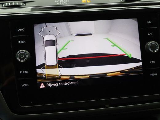 Volkswagen Touran 1.5 TSi 150 Pk Automaat R-Line 7-Pers | Trekhaak | Adaptive Cruise | Camera | Carplay | Climate C... ActivLease financial lease