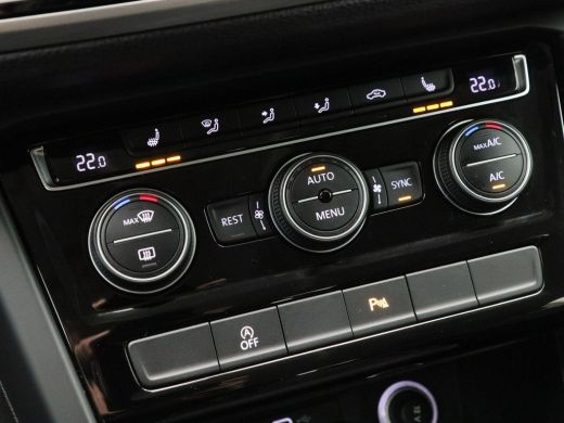 Volkswagen Touran 1.5 TSi 150 Pk Automaat R-Line 7-Pers | Trekhaak | Adaptive Cruise | Camera | Carplay | Climate C... ActivLease financial lease