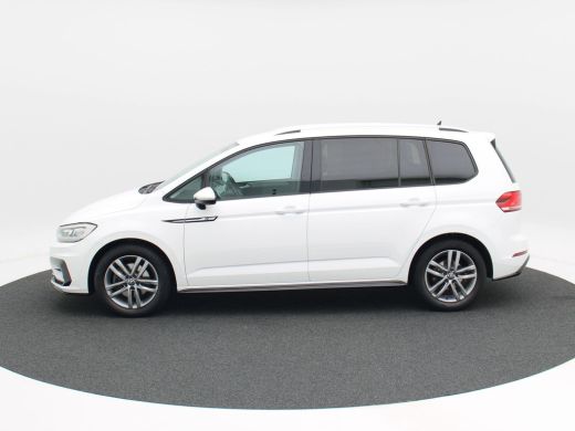 Volkswagen Touran 1.5 TSi 150 Pk Automaat R-Line 7-Pers | Trekhaak | Adaptive Cruise | Camera | Carplay | Climate C... ActivLease financial lease