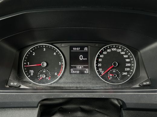 Volkswagen Transporter 2.0 TDI 150 PK / L2H1 / BOTT INRICHTING / TREKHAAK / 1e EIG. / AIRCO / CRUISE / NAVI / APPLE CARP... ActivLease financial lease