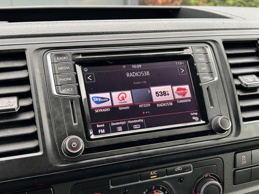 Volkswagen Transporter 2.0 TDI 150 PK / L2H1 / BOTT INRICHTING / TREKHAAK / 1e EIG. / AIRCO / CRUISE / NAVI / APPLE CARP... ActivLease financial lease