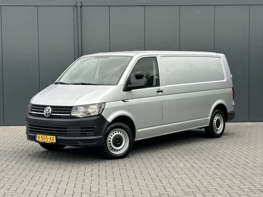 Volkswagen Transporter 2.0 TDI 150 PK / L2H1 / BOTT INRICHTING / TREKHAAK / 1e EIG. / AIRCO / CRUISE / NAVI / APPLE CARP... ActivLease financial lease