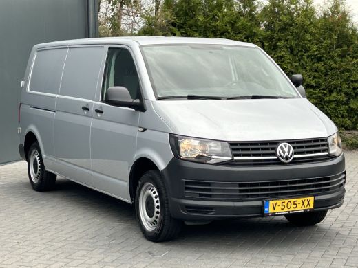 Volkswagen Transporter 2.0 TDI 150 PK / L2H1 / BOTT INRICHTING / TREKHAAK / 1e EIG. / AIRCO / CRUISE / NAVI / APPLE CARP... ActivLease financial lease