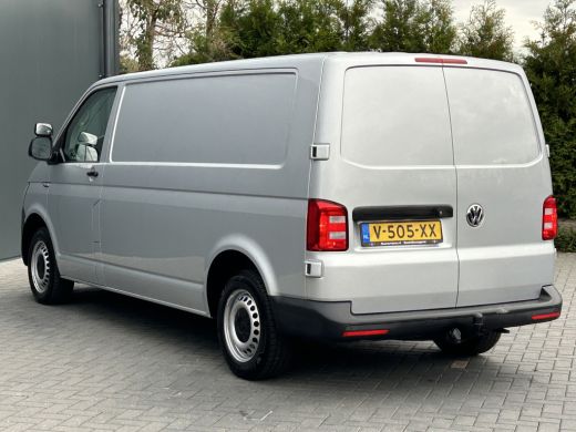 Volkswagen Transporter 2.0 TDI 150 PK / L2H1 / BOTT INRICHTING / TREKHAAK / 1e EIG. / AIRCO / CRUISE / NAVI / APPLE CARP... ActivLease financial lease