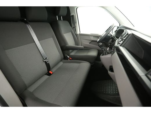 Volkswagen Transporter 2.0 TDI L1H1 | 140PK | Airco | Cruise | Carplay | 3-Zits | Parkeersens. ActivLease financial lease