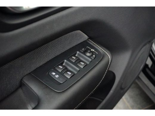 Volvo  XC60 T6 Plug-in hybrid AWD Plus Black Edition | Luchtvering | Achterbank verwarmd | Achteruitrijcamera... ActivLease financial lease