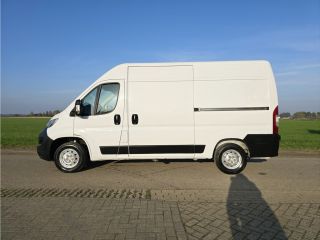 Peugeot Boxer 335 2.2 BlueHDi L2 H2 - Euro 6 - 140 Pk - ParkeerCamera - Airco - Cruise Control Peugeot Boxer 335 2.2 BlueHDi L2 H2 - Euro 6 - 140 Pk - ParkeerCamera - Airco - Cruise Control