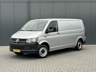 Volkswagen Transporter 2.0 TDI 150 PK / L2H1 / BOTT INRICHTING / TREKHAAK / 1e EIG. / AIRCO / CRUISE / NAVI / APPLE CARP...