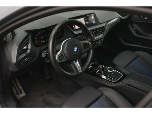 BMW 1 Serie 118i High Executive M Sport Automaat / Panoramadak / Sportstoelen / Achteruitrijcamera / Adaptiev... ActivLease financial lease