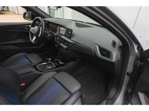 BMW 1 Serie 118i High Executive M Sport Automaat / Panoramadak / Sportstoelen / Achteruitrijcamera / Adaptiev... ActivLease financial lease