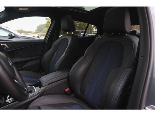 BMW 1 Serie 118i High Executive M Sport Automaat / Panoramadak / Sportstoelen / Achteruitrijcamera / Adaptiev... ActivLease financial lease