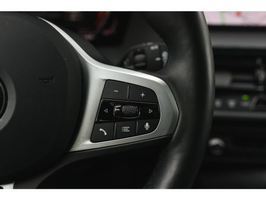 BMW 1 Serie 118i High Executive M Sport Automaat / Panoramadak / Sportstoelen / Achteruitrijcamera / Adaptiev... ActivLease financial lease
