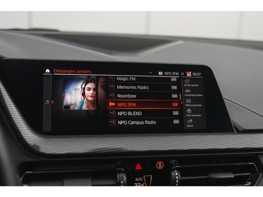 BMW 1 Serie 118i High Executive M Sport Automaat / Panoramadak / Sportstoelen / Achteruitrijcamera / Adaptiev... ActivLease financial lease