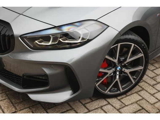 BMW 1 Serie 118i High Executive M Sport Automaat / Panoramadak / Sportstoelen / Achteruitrijcamera / Adaptiev... ActivLease financial lease