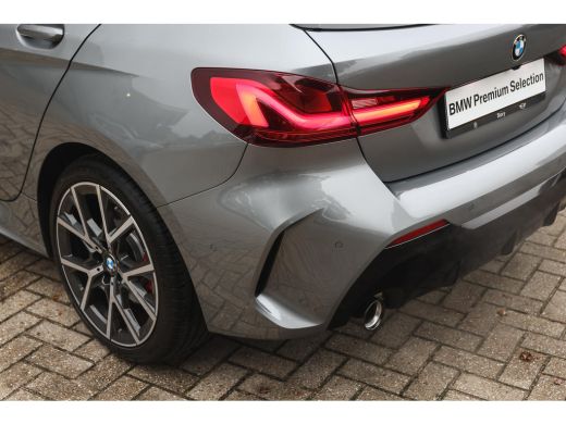 BMW 1 Serie 118i High Executive M Sport Automaat / Panoramadak / Sportstoelen / Achteruitrijcamera / Adaptiev... ActivLease financial lease