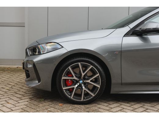 BMW 1 Serie 118i High Executive M Sport Automaat / Panoramadak / Sportstoelen / Achteruitrijcamera / Adaptiev... ActivLease financial lease