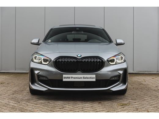 BMW 1 Serie 118i High Executive M Sport Automaat / Panoramadak / Sportstoelen / Achteruitrijcamera / Adaptiev... ActivLease financial lease