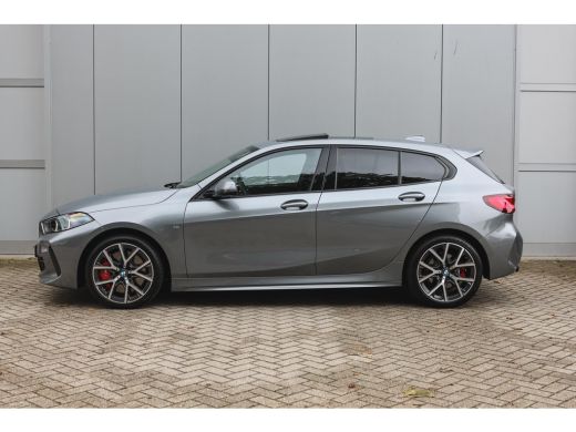 BMW 1 Serie 118i High Executive M Sport Automaat / Panoramadak / Sportstoelen / Achteruitrijcamera / Adaptiev... ActivLease financial lease