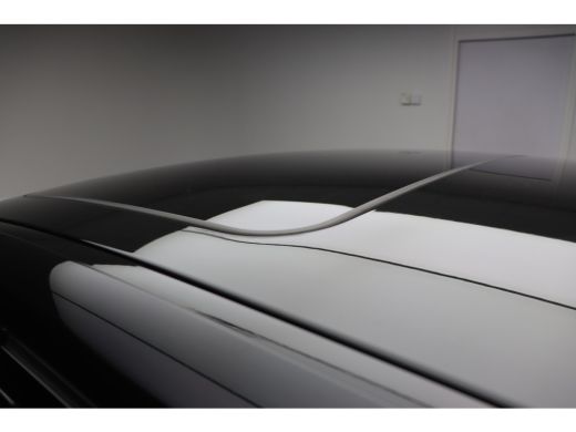 BMW 3 Serie 330e High Executive M Sport Automaat / Schuif-kanteldak / Trekhaak / Sportstoelen / Adaptieve LED... ActivLease financial lease