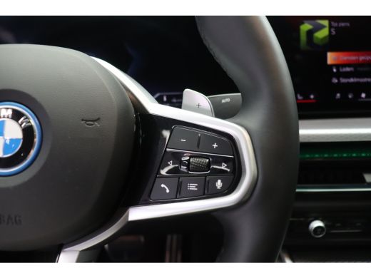 BMW 3 Serie 330e High Executive M Sport Automaat / Schuif-kanteldak / Trekhaak / Sportstoelen / Adaptieve LED... ActivLease financial lease