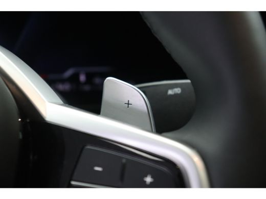 BMW 3 Serie 330e High Executive M Sport Automaat / Schuif-kanteldak / Trekhaak / Sportstoelen / Adaptieve LED... ActivLease financial lease
