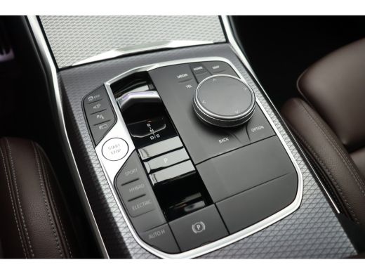 BMW 3 Serie 330e High Executive M Sport Automaat / Schuif-kanteldak / Trekhaak / Sportstoelen / Adaptieve LED... ActivLease financial lease