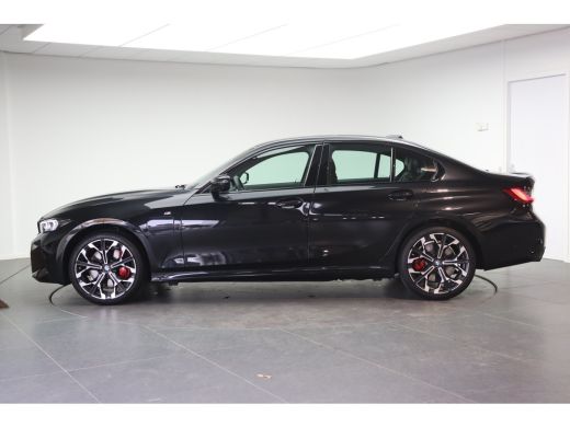 BMW 3 Serie 330e High Executive M Sport Automaat / Schuif-kanteldak / Trekhaak / Sportstoelen / Adaptieve LED... ActivLease financial lease