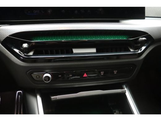 BMW 3 Serie 330e High Executive M Sport Automaat / Schuif-kanteldak / Trekhaak / Sportstoelen / Adaptieve LED... ActivLease financial lease