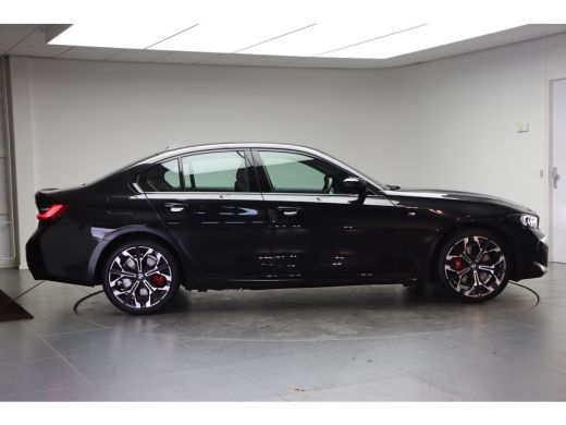 BMW 3 Serie 330e High Executive M Sport Automaat / Schuif-kanteldak / Trekhaak / Sportstoelen / Adaptieve LED... ActivLease financial lease