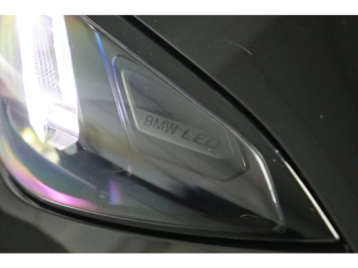BMW 3 Serie 330e High Executive M Sport Automaat / Schuif-kanteldak / Trekhaak / Sportstoelen / Adaptieve LED... ActivLease financial lease