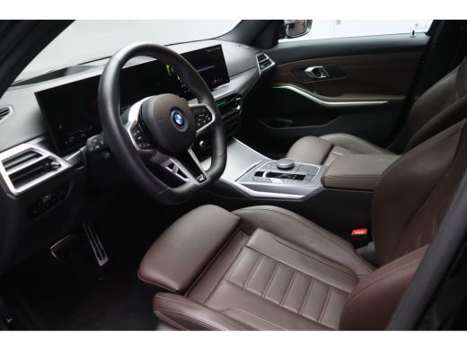 BMW 3 Serie 330e High Executive M Sport Automaat / Schuif-kanteldak / Trekhaak / Sportstoelen / Adaptieve LED... ActivLease financial lease