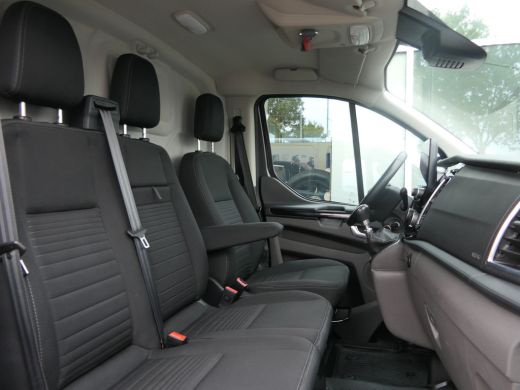 Ford Transit Custom 300 2.0 TDCI L2H1 Limited | Trekhaak | Camera | Lane Assist | Stoelverwarming | Verwarmde Voorrui... ActivLease financial lease