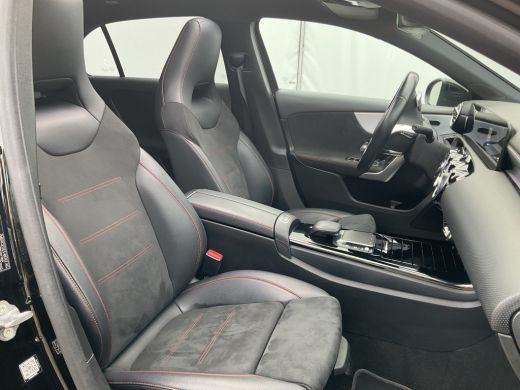 Mercedes-Benz A-Klasse 180 Business Solution AMG Pano Memory Sfeerverl Carplay Led Stoelverw VOL! ActivLease financial lease