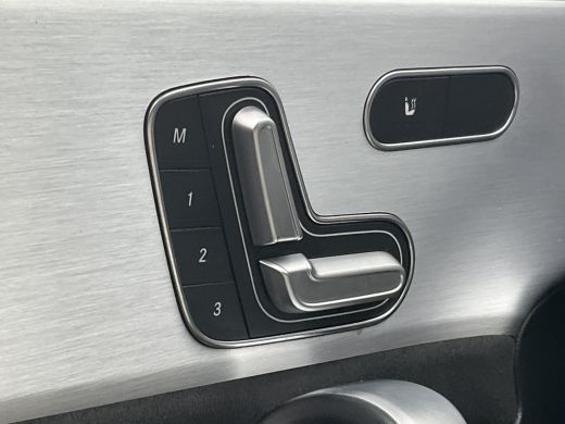 Mercedes-Benz A-Klasse 180 Business Solution AMG Pano Memory Sfeerverl Carplay Led Stoelverw VOL! ActivLease financial lease