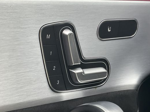 Mercedes-Benz A-Klasse 180 Business Solution AMG Pano Memory Sfeerverl Carplay Led Stoelverw VOL! ActivLease financial lease