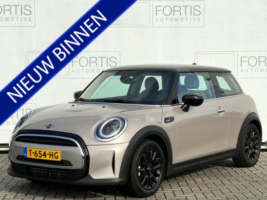 Mini Cooper 1.5 Cooper Camden Edition NL AUTO | CARPLAY | DEALER ONDERH | UNION JACK Mini Cooper 1.5 Cooper Camden Edition NL AUTO | CARPLAY | DEALER ONDERH | UNION JACK
