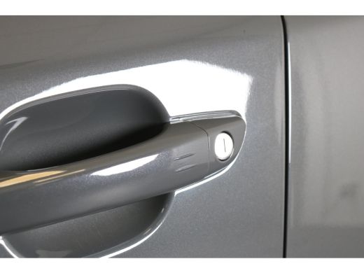 Peugeot 2008 1.2 Hybrid 136 GT | Navi | Camera | Ad. Cruise control | LMV 17'|  Keyless Entry | Apple Carplay ... ActivLease financial lease