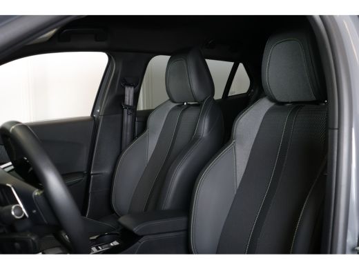 Peugeot 2008 1.2 Hybrid 136 GT | Navi | Camera | Ad. Cruise control | LMV 17'|  Keyless Entry | Apple Carplay ... ActivLease financial lease