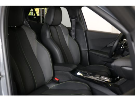 Peugeot 2008 1.2 Hybrid 136 GT | Navi | Camera | Ad. Cruise control | LMV 17'|  Keyless Entry | Apple Carplay ... ActivLease financial lease