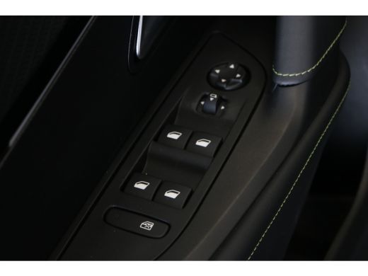 Peugeot 2008 1.2 Hybrid 136 GT | Navi | Camera | Ad. Cruise control | LMV 17'|  Keyless Entry | Apple Carplay ... ActivLease financial lease