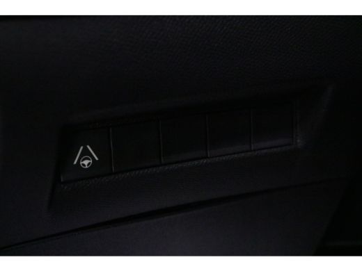 Peugeot 2008 1.2 Hybrid 136 GT | Navi | Camera | Ad. Cruise control | LMV 17'|  Keyless Entry | Apple Carplay ... ActivLease financial lease